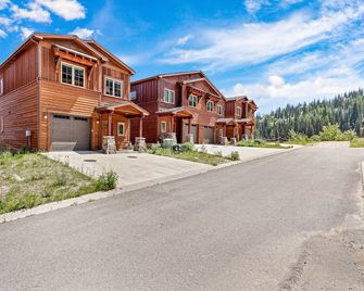 Mountainside Chalet - Sandpoint - Building