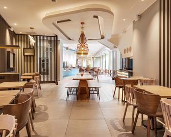 B&B HOTEL Lille Lillenium Eurasanté - ליל - מסעדה