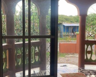 1 Bedroom 1 Bathroom in Negril 7 mins drive to Negril's famous Seven Mile Beach. - Negril - Balkon