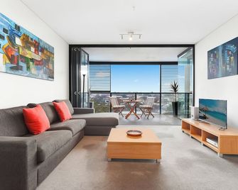Stylish 1 bdrm Camperdown - Car park, Gym & Pool - Sydney - Living room