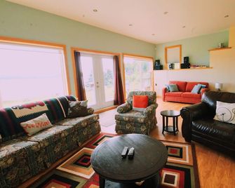 Spectacular Private Beachfront on Bras D'or Lakes, Luxury, Modern, Spacious - Dalem Lake - Living room
