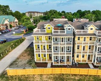Brand New Listing Discount! - 'the Look Out' At Turtle Bay Marina - Old Hickory - Building