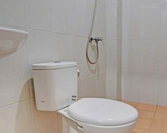 Hotel O Kalista Guest House Syariah - Pekanbaru - Badkamer