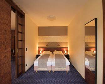 Vintagehotel Adler - Bad Bertrich - Bedroom