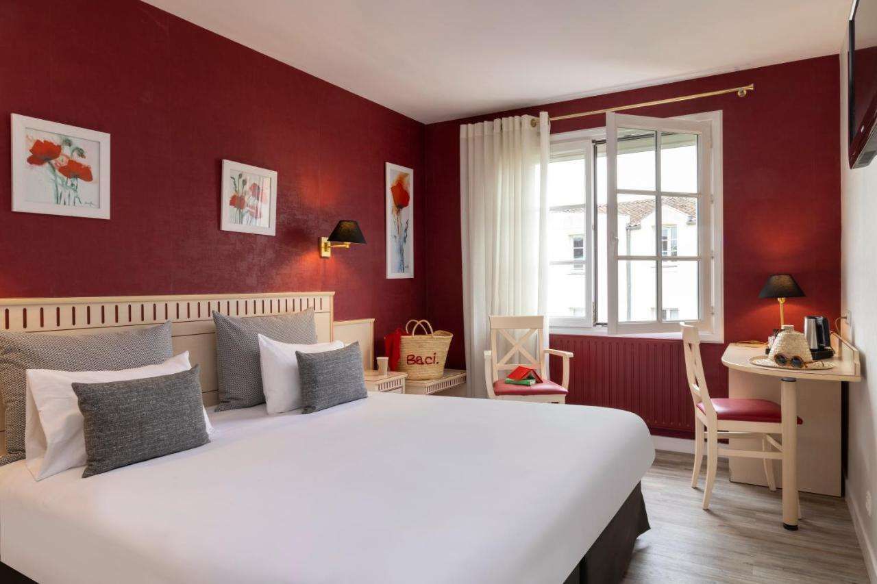 Logis Hôtel-Restaurant Le Fontarabie - Fontenay-le-Comte - Habitación