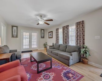 Duke Captains’ Quarters 3br 2.5ba @ American Village - Durham - Living room