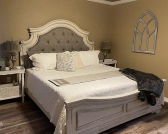 Beautiful home. Located between Naskila Gaming and the famous Pickett House. - Livingston - Bedroom