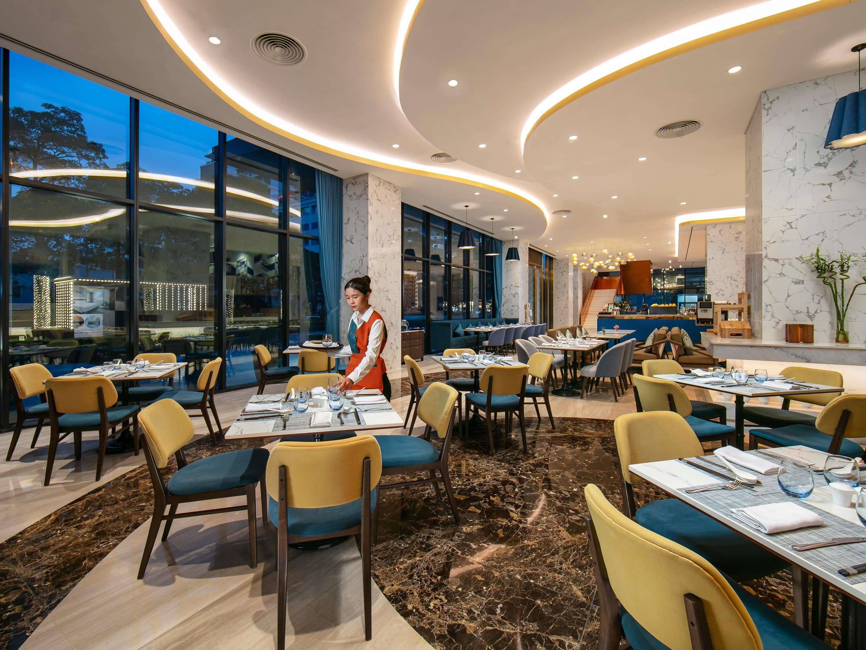 Mövenpick Living West Hanoi - האנוי - מסעדה