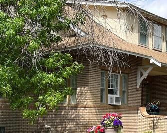 A quaint Bed & Breakfast in a historic home in Choteau, MT. - Choteau - Edificio