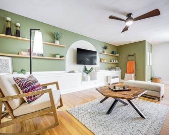 Helena Apartment with Patio Less Than 1 Mi to Downtown! - Helena - Sala de estar