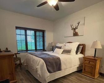 Best ski-in/ ski-out with A/C and fireplace! - Mont-Tremblant - Chambre