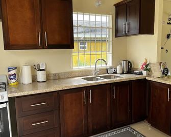 BellaRose at Colbeck ,Gated with Pool, Stylishly modern - Old Harbour - Kitchen