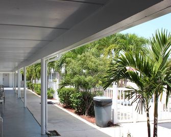 Economy Inn West Palm Beach - West Palm Beach - Balkon