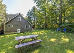The Camden Cottage - A True North Vacation Home - Camden - Patio