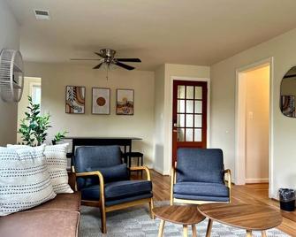 New Cozy Penthouse - Arlington - Sala de estar