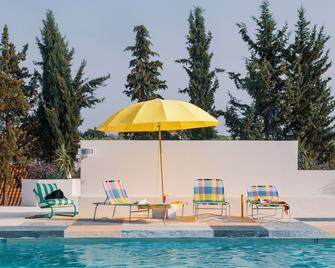 Calipo - Vila Viçosa - Piscina