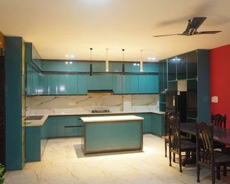 Hotel Konaaz Inn - Alīgarh - Kitchen