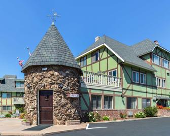 Svendsgaard's Danish Lodge Americas Best Value Inn - Solvang - Building