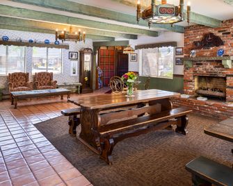 Svendsgaard's Lodge- Americas Best Value Inn & Suites - Solvang - Dining room