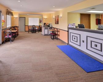 Residential Suites Warrensburg By Hotel O Us 50 - Knob Noster - Front desk