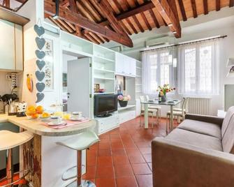 Duplex Apartment in centro con posto auto privato - Ferrara - Sala de estar