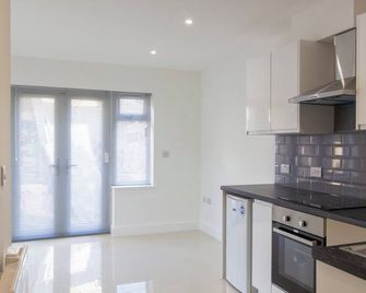 Bridge Road - Room 1 - Southampton - Kitchen