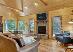 Gorgeous Idyllic Cabin w Hot Tub and Fire Pit Quittin Time is Secluded Romantic Oasis w Luxury Bathroom Double Shower and Bathtub Foosball Table - Broken Bow - Living room