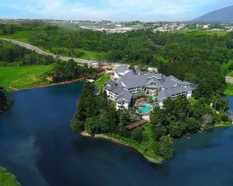Lido Lake Resort By Mnc Hotel - Bogor