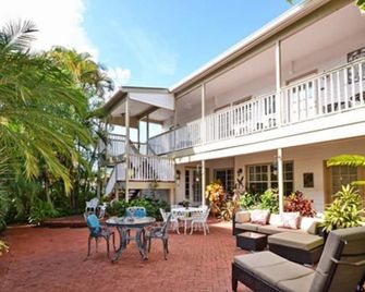 Sabal Palm House Bed & Breakfast - לייק וורת' - פטיו