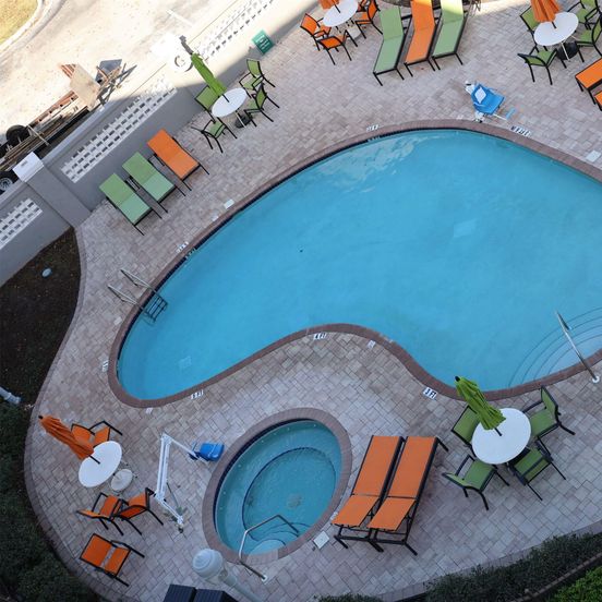 La Quinta Inn & Suites by Wyndham Ocala image 1
