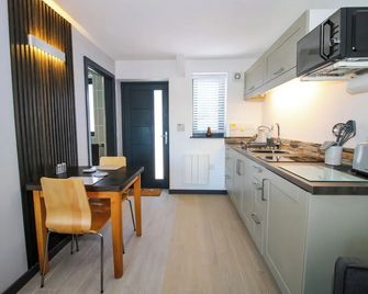 Stiper View Barn 2 - Shrewsbury - Kitchen