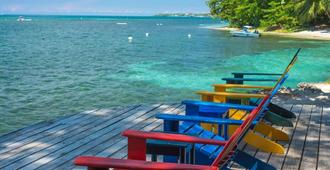 Las Rocas Resort And Dive Center - Coxen Hole - Balkon