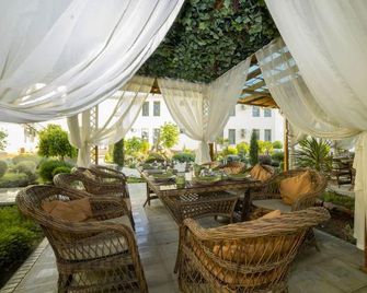 아스말드 팰리스 - 코칸트 - 파티오