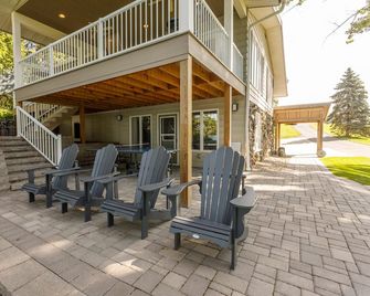 Delightful Lakeshore Cottage, Great Swim & Lakeside Amenities, +22 Foot Pontoon - Alexandria - Патіо
