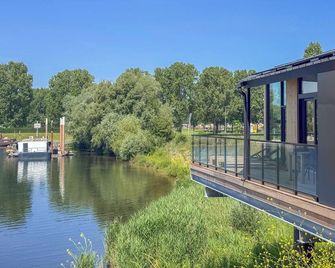 Nice Home In Kerkdriel With Lake View - Kerkdriel - Vista del exterior