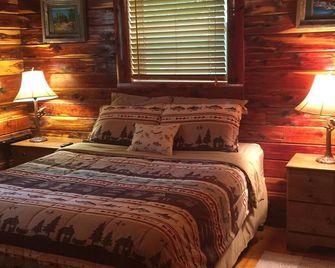 Dogwood Cabin, Deer Lodge Cabin Rentals is a Secluded Ozark Mountain Log Cabin - Jasper - Bedroom