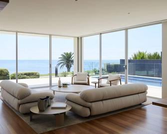 Beachfront Luxury @ Sandon Point is your Dream Holiday Home - Bulli - Living room