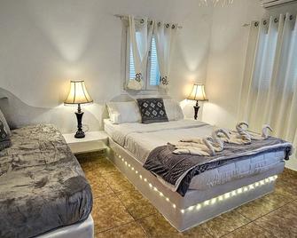 Pleasure Beachside Studios - Agios Georgios - Ložnice