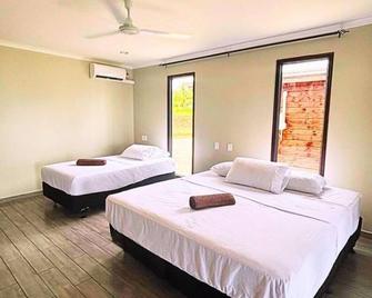 Ocean Club Maninoa: Super King & King Single Comfort Unit 4 - Si’umu - Habitación