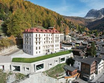 Grand Hotel du Cervin - Auberge de jeunesse et spa - Anniviers - Building