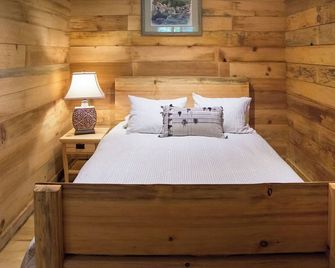 Yuba River Farmhouse near Historic Nevada City - Nevada City