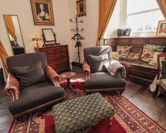 Catherine Parrs Sewing Room, Romantic, With A Garden In Bedale - Bedale - Вітальня