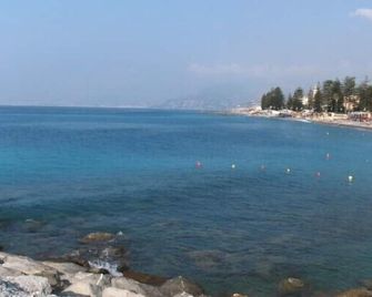 Beautiful farmhouse with pool and stunning infinite sea views. Host up to 9 - 세보르가 - 해변