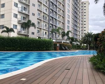 Cozy 1 bedroom by the mall with Netflix - Las Piñas - Pool
