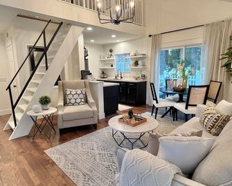 The Cottage Haven - Nestled In The Heart Of Wine Country And Horse Country - Temecula - Living room