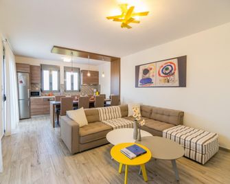 Villa In Rethymno By Panormo Beach - Panormos - Living room