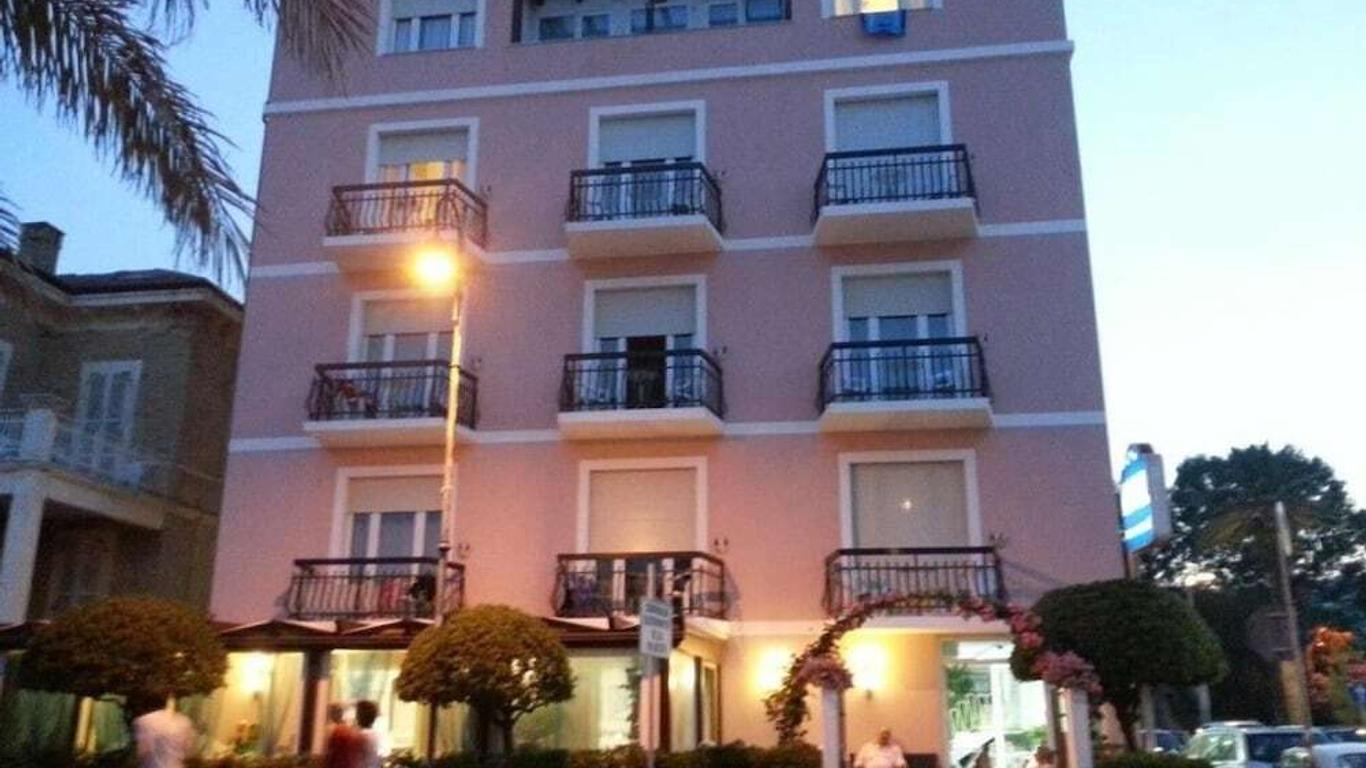 Hotel Rosa Meuble