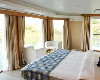 C Hotel - Manama - Bedroom