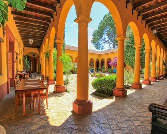 Hotel Na Bolom - San Cristóbal de las Casas - Uteplats