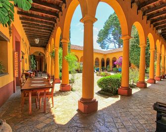 Hotel Na Bolom - San Cristóbal de las Casas - Patio